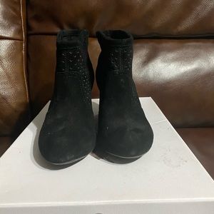Jessica Simpson black bootie 5.5